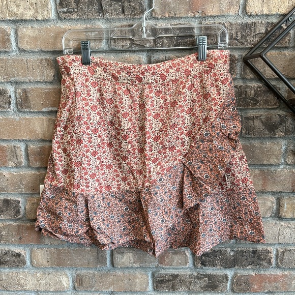 Floral ruffle skirt. - Picture 2 of 4